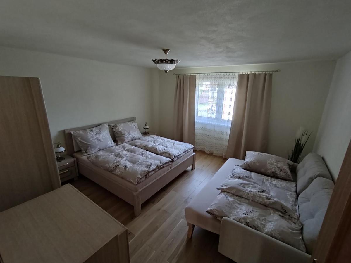 Penzion Lucs Heľpa Exterior foto