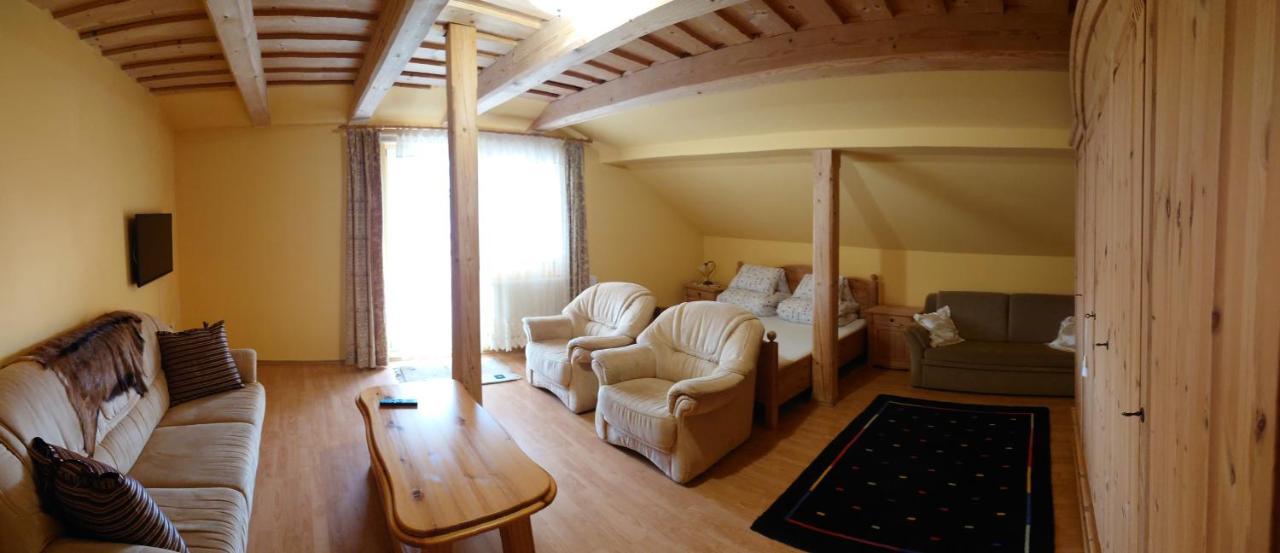 Penzion Lucs Heľpa Exterior foto