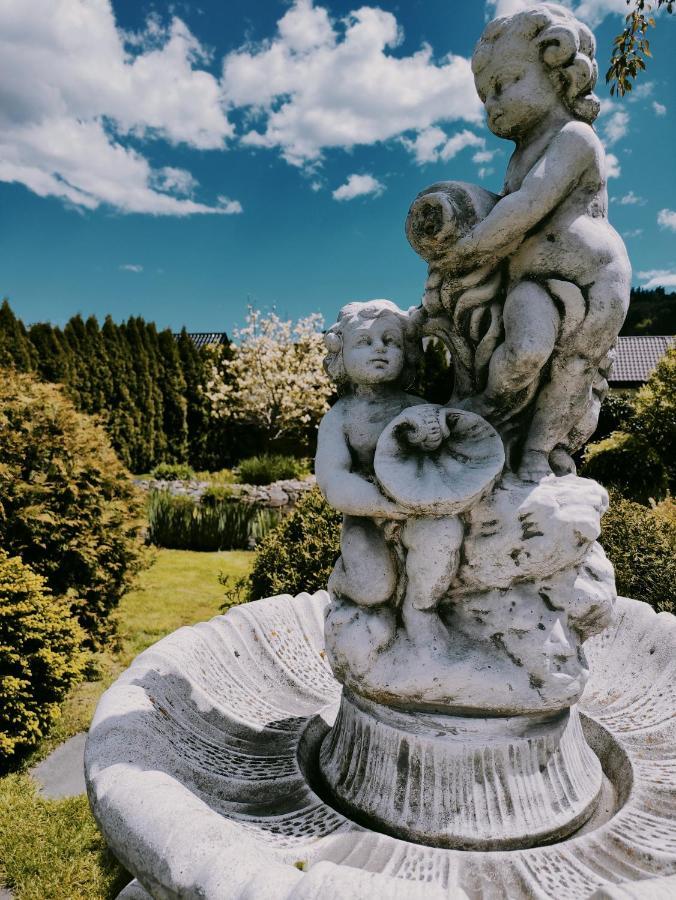 Penzion Lucs Heľpa Exterior foto