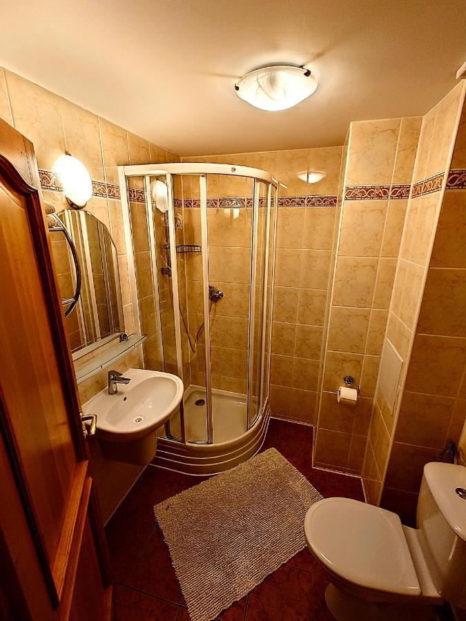 Penzion Lucs Heľpa Exterior foto